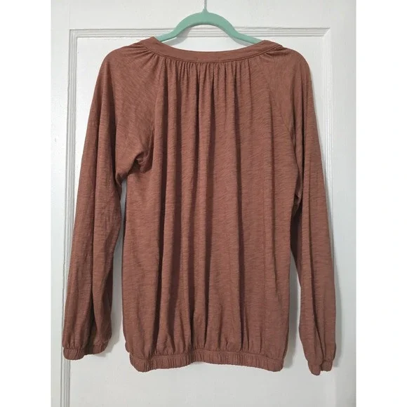 LA Made Womens lightweight long Sleeve Shirt V Neck Stretch Brown Size Medium - Picture 2 of 5